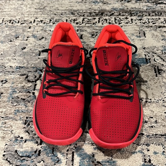 Under Armour Boys Basketball shoes. - Picture 2 of 7